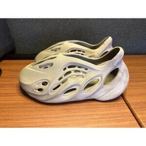 Adidas Yeezy Foam Runner RNR Onyx SIZE: 10